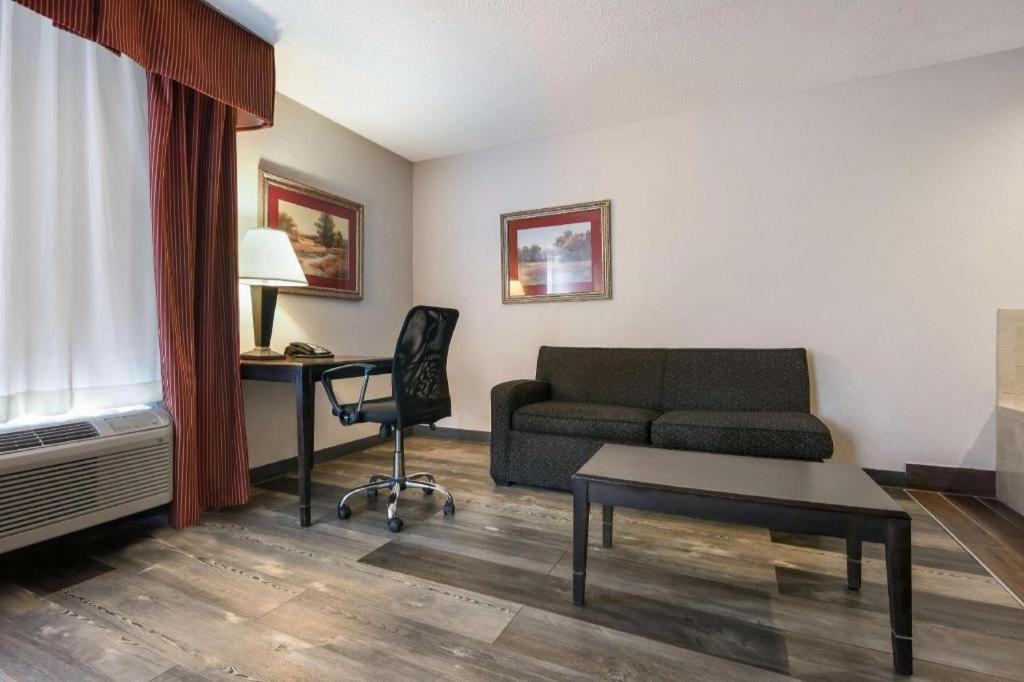 Surestay Plus Hotel Tarboro Exterior foto