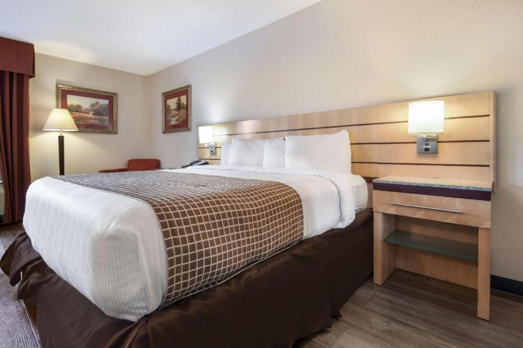 Surestay Plus Hotel Tarboro Exterior foto